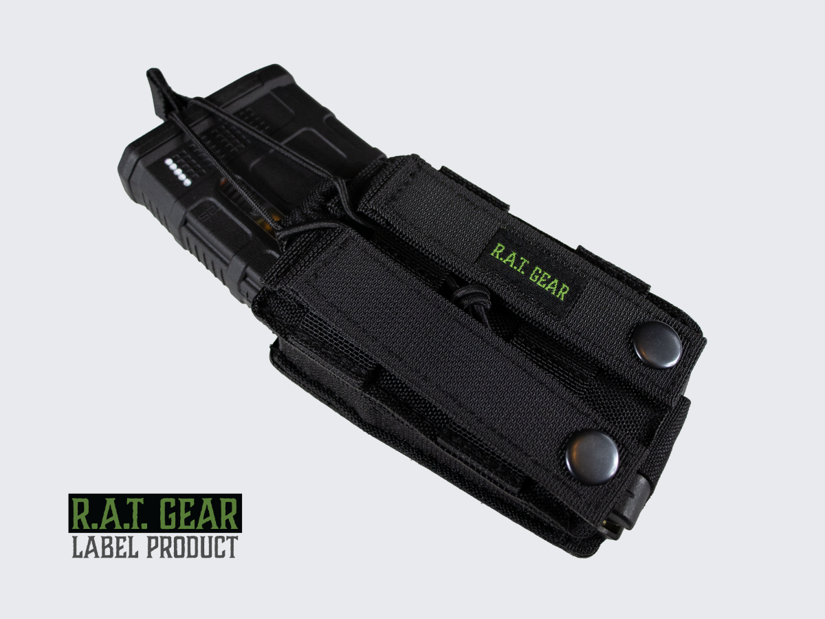 Kevyt ja varma musta kiväärin lipastasku AR-15 / M4 / 5.56 lippaille. Lightweight and secure black rifle magazine pouch for AR-15 / M4 / 5.56 magazines.