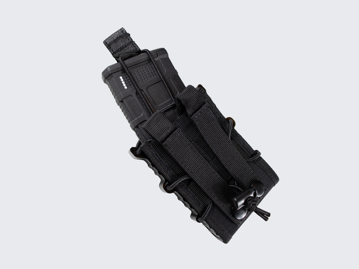 Musta lipastasku AR-15 / M4 / 5.56 / 7.62 tai lipashaulikon lippaille. Black magazine pouch suitable for AR-15 / M4 / 5.56 / 7.62 rifle magazines or shotgun magazines.