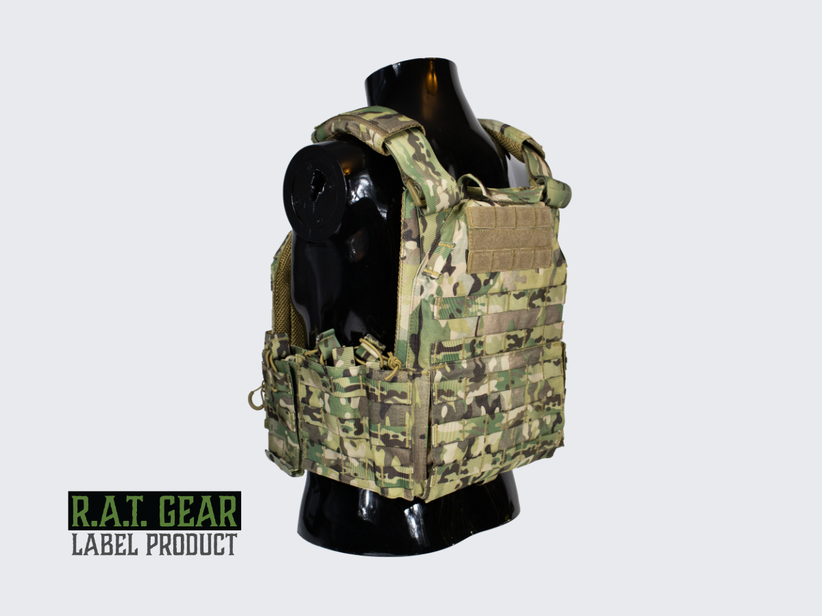 Monipuoliset ja kestävät MOLLE ja PALS yhteensopivat Plate Carrier VT-3 camo kuvioiset taisteluliivit. Versatile and durable MOLLE and PALS compatible Plate Carrier VT-3 camo patterned combat vest.