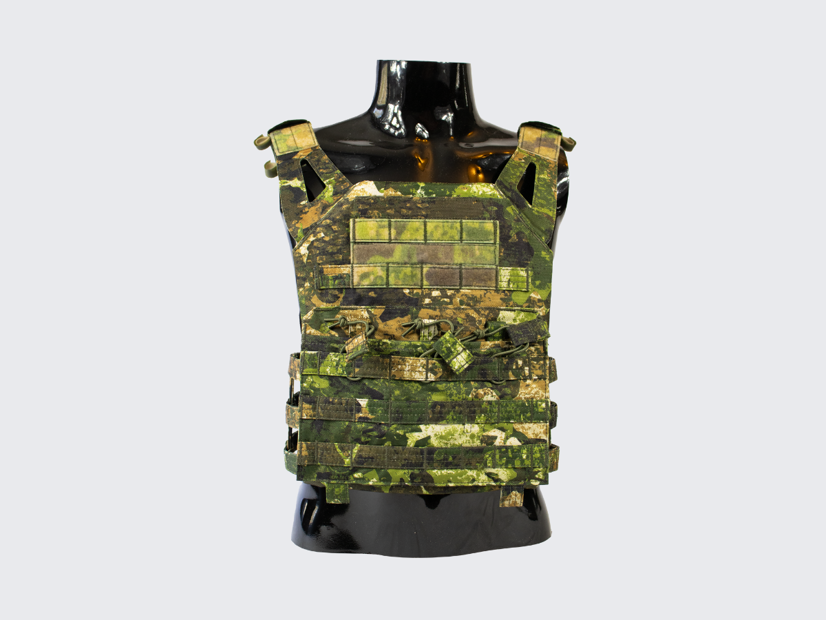 Jämäkkä ja kestävä Plate Carrier modernilla Phantomleaf®in WASP I Z3A kuviolla. Sturdy and Durable Plate Carrier with modern Phantomleaf® WASP I Z3A pattern.