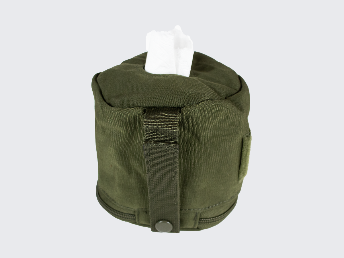 Vihreä varustetasku paperiliinoille tai rullalle WC-paperia. OD Green tactical pouch for paper tissues or a roll of toilet paper.