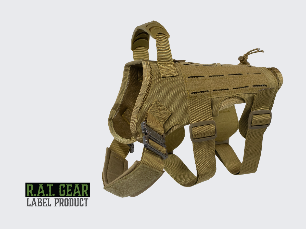 Hiekan väriset Cobra taktiset koiran valjaat. Tan colored Cobra tactical dog harness.