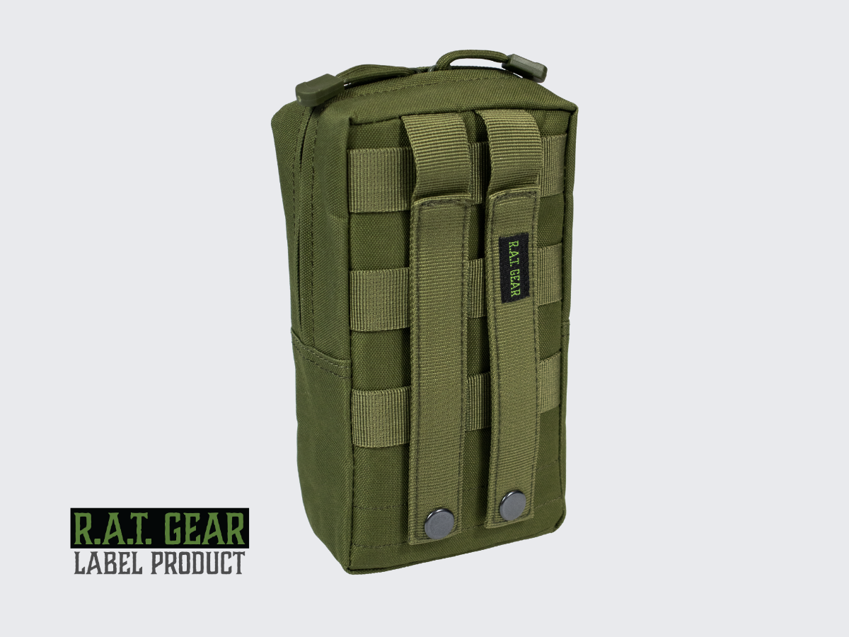 Vihreä MOLLE-varustetasku nepparikiinnityksellä PALS-nauhoitukseen. Green MOLLE tactical pouch with snap fastening for PALS lacing.