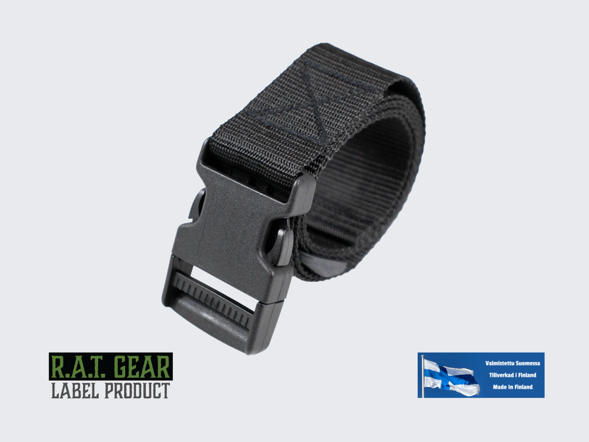 Musta nylon remmi / vyö pikalukitussoljella. Svart rem / Bälte med Snabbspänne. Black Strap / Belt with Quick-Release Buckle.