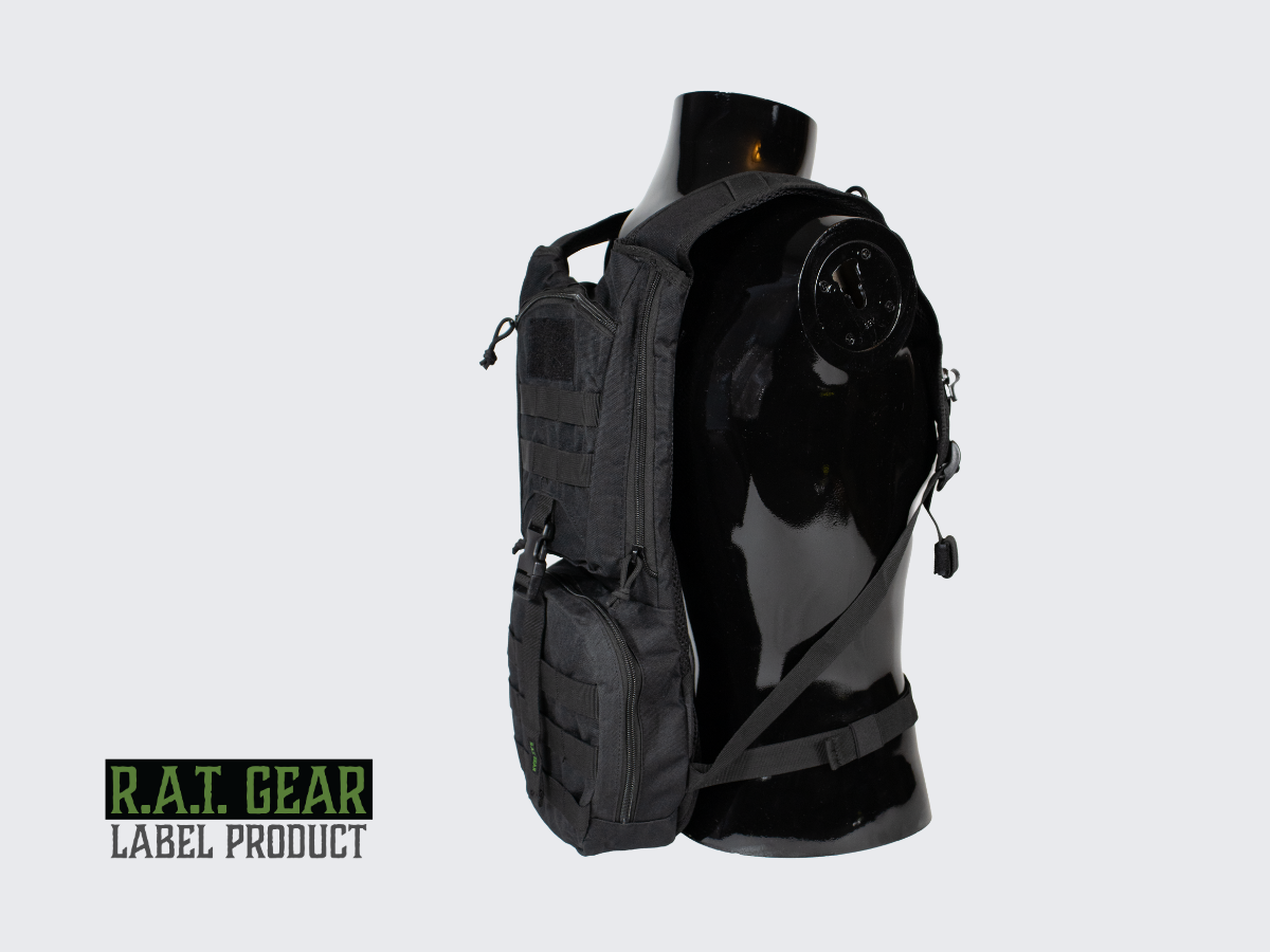 Monipuolinen musta Juomareppu HYDRA 2.5 kaikille luonnossa liikkuville ja urheileville ihmisille. Versatile black Hydration backpack HYDRA 2.5 for all people who move in nature and do sports.