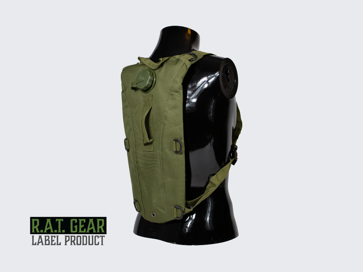 Kevyt, hinta / laatusuhteeltaan erinomainen vihreä Juomareppu TANK 2.5 retkeilyyn ja harrastuksiin 2,5 litran juomarakolla. Lightweight, excellent price/quality ratio green hydration backpack TANK 2.5 for camping and hobbies with 2,5 liter water bladder.