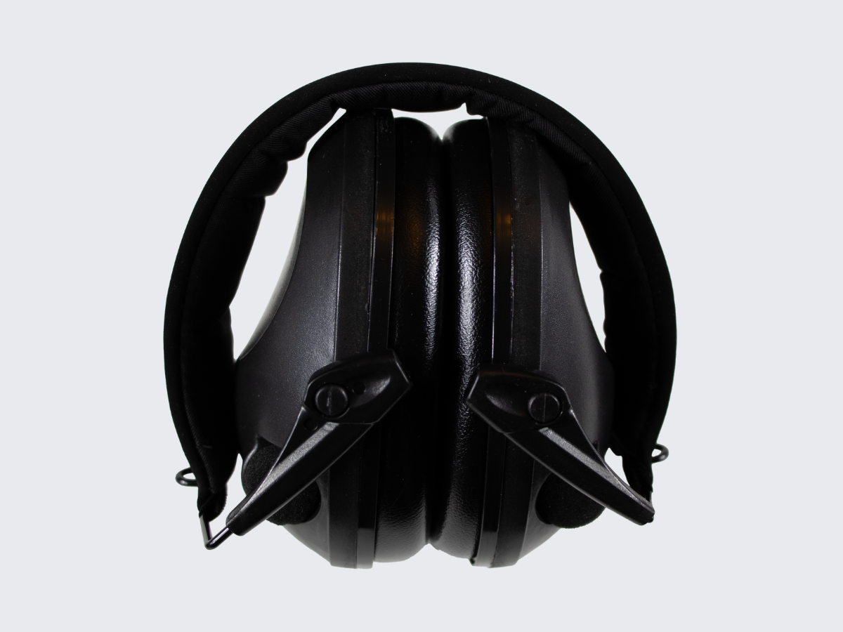 Mustat MIL-TEC®in aktiivikuulosuojaimet. Black MIL-TEC® active hearing protectors.