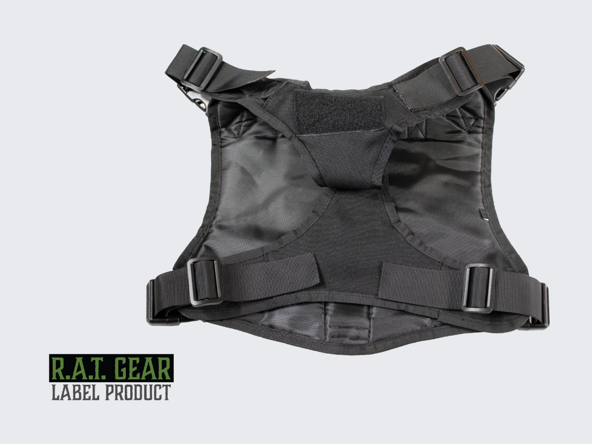 Taktiset mustat Phantom R.A.T. GEAR koiran valjaat monipuolisilla säädöillä. Tactical black Phantom R.A.T. GEAR dog harness with multiple adjustments.