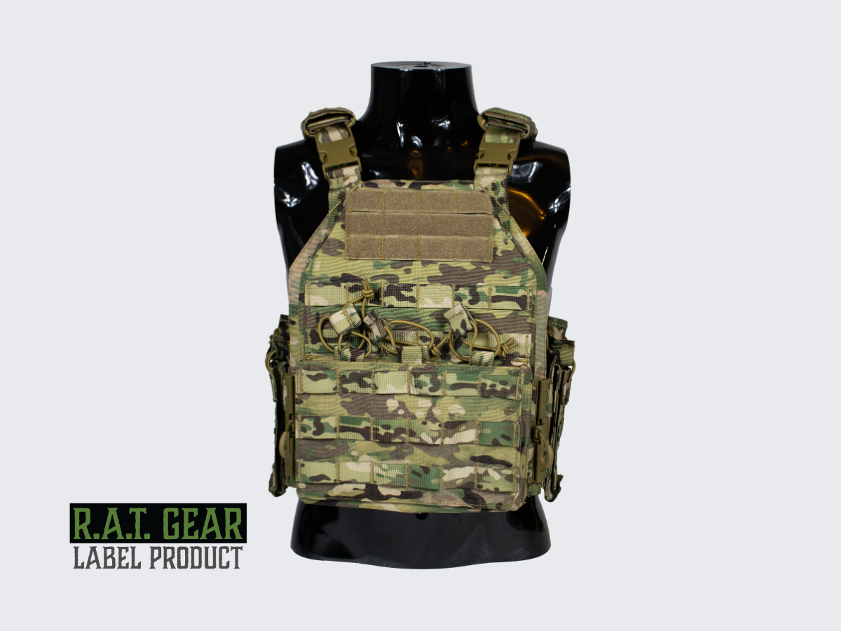 Monipuoliset ja kestävät MOLLE ja PALS yhteensopivat Plate Carrier VT-3 camo kuvioiset taisteluliivit. Versatile and durable MOLLE and PALS compatible Plate Carrier VT-3 camo patterned combat vest.