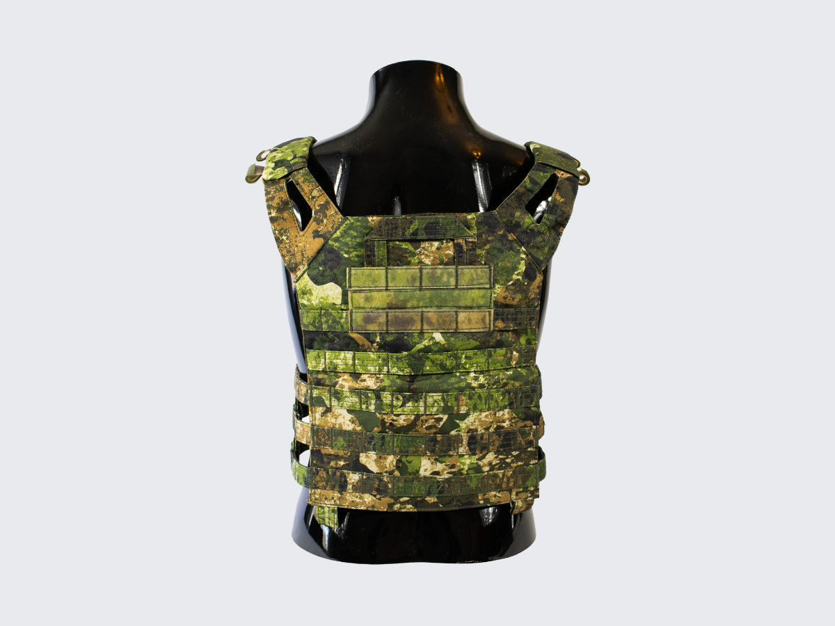 Jämäkkä ja kestävä Plate Carrier modernilla Phantomleaf®in WASP I Z3A kuviolla. Sturdy and Durable Plate Carrier with modern Phantomleaf® WASP I Z3A pattern.