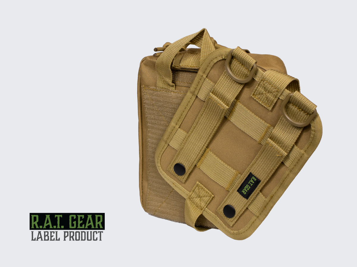 Tan värinen taktinen MOLLE ensiapulaukku tärkeimmille ensiaputarvikkeille joita tulet ikinä tarvitsemaan. Tan colored tactical MOLLE First Aid Bag for the most important first aid supplies you will ever need.