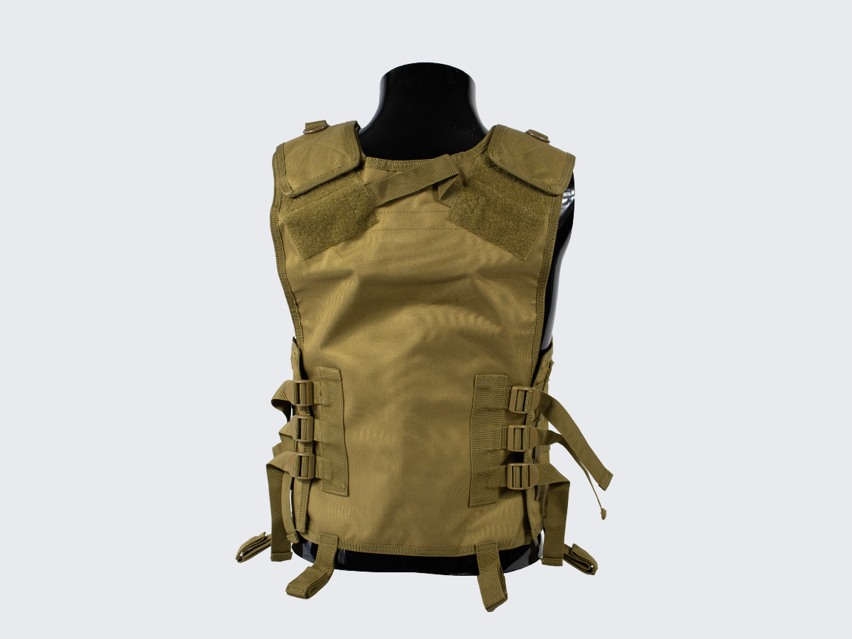 Coyote värinen taktinen varusteliivi PALS nauhoituksilla, Hook & Loop paneeleilla ja monipuolisilla säätömahdollisuuksilla. Coyote colored tactical equipment vest with PALS lacing, Hook & Loop panels and versatile adjustment options.