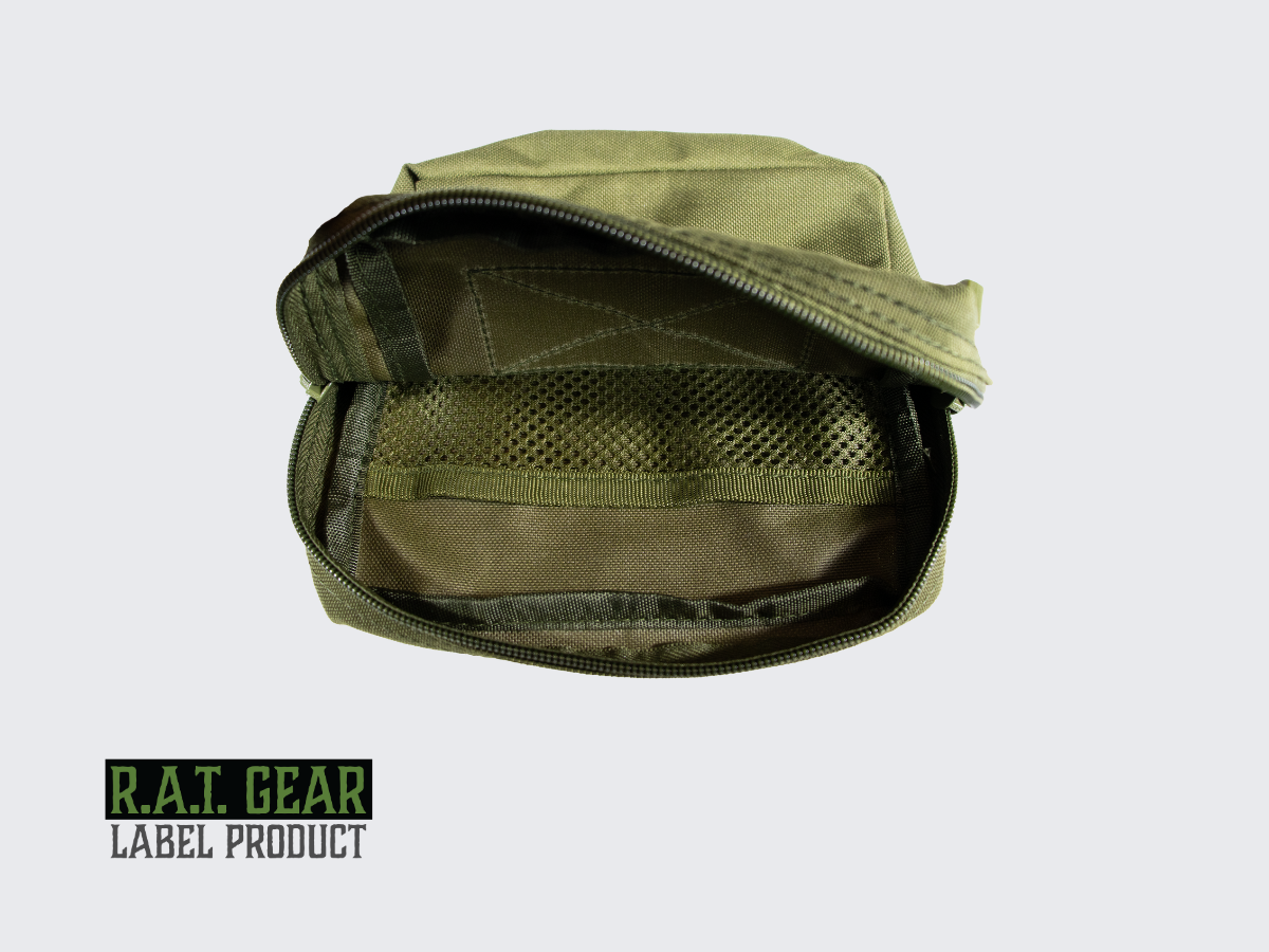 Army vihreä varustetasku RG-14. Kiinnitys helposti ja nopeasti PALS-nauhoitukseen kahdella MOLLE-hihnalla. Army green tactical pouch RG-14. Easy and quick attachment to PALS strapping with two MOLLE straps.