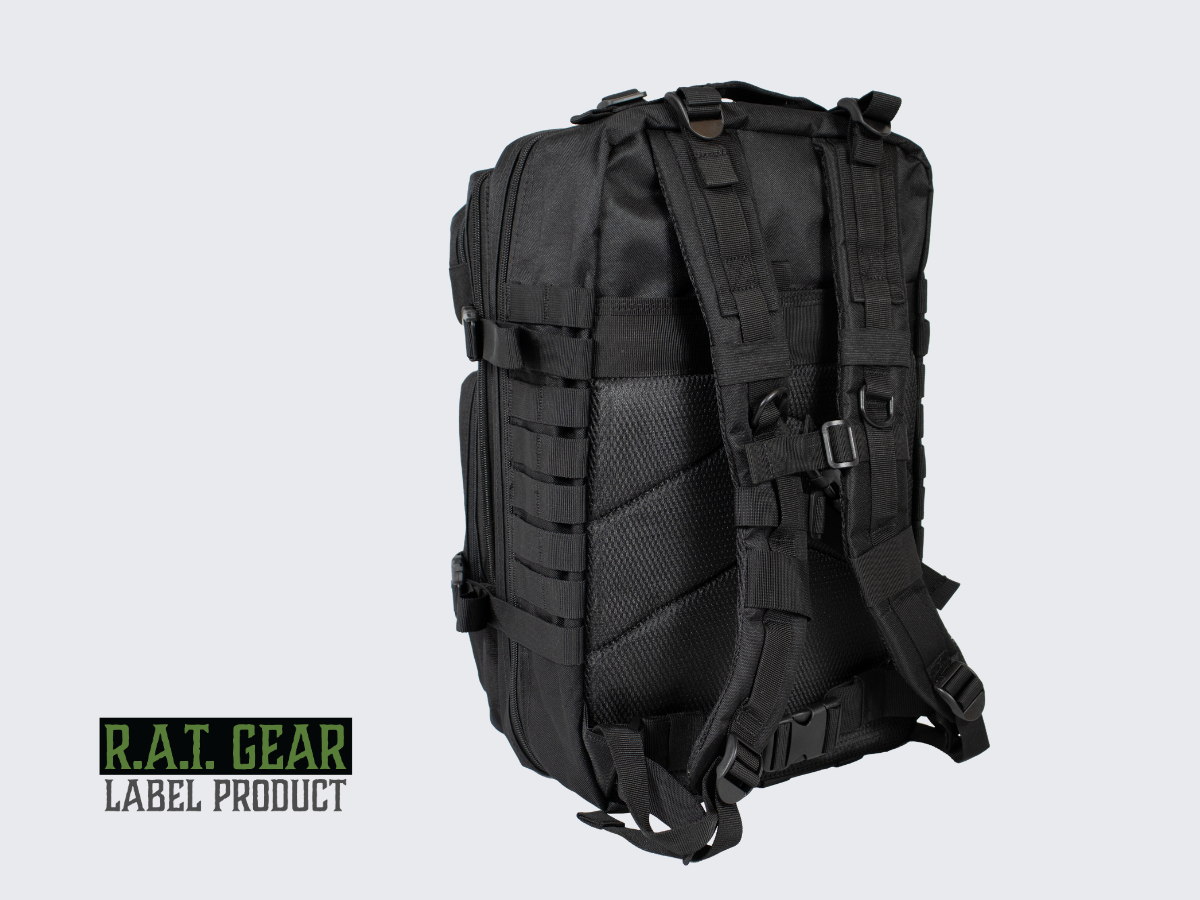 Monipuolinen, laadukas ja kestävä musta rynnäkköreppu Patrol 35L jokapäiväiseen käyttöön. A versatile, high-quality and durable black assault backpack Patrol 35L for everyday use.