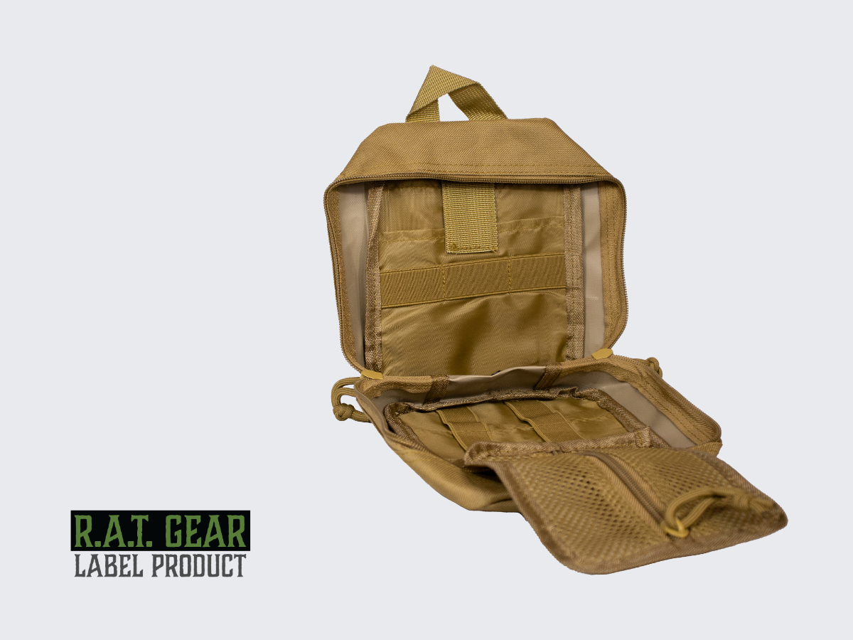 Tan värinen taktinen MOLLE ensiapulaukku tärkeimmille ensiaputarvikkeille joita tulet ikinä tarvitsemaan. Tan colored tactical MOLLE First Aid Bag for the most important first aid supplies you will ever need.