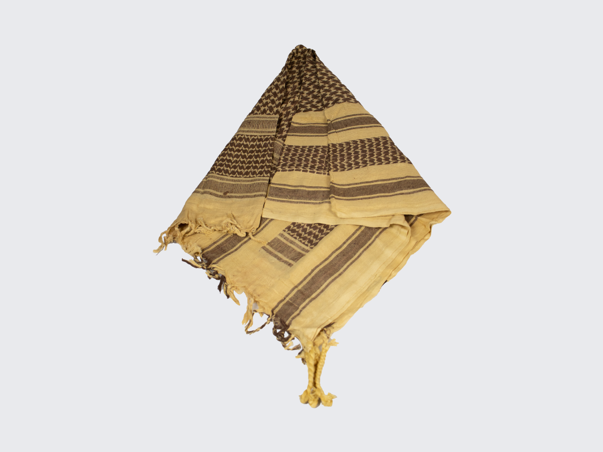 Khakin värinen MIL-TEC®in Shemagh aavikkohuivi. Khaki color MIL-TEC® Shemagh desert scarf.