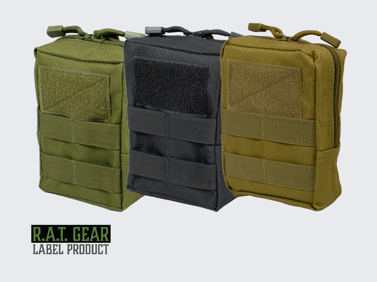 Eri värisiä taktisia RG-10 varustetaskuja MOLLE-kiinnityksellä kantolaitteiden PALS-nauhoitukseen. Various colors of RG-10 tactical equipment pouch with MOLLE attachment for PALS lacing of carrying equipment.