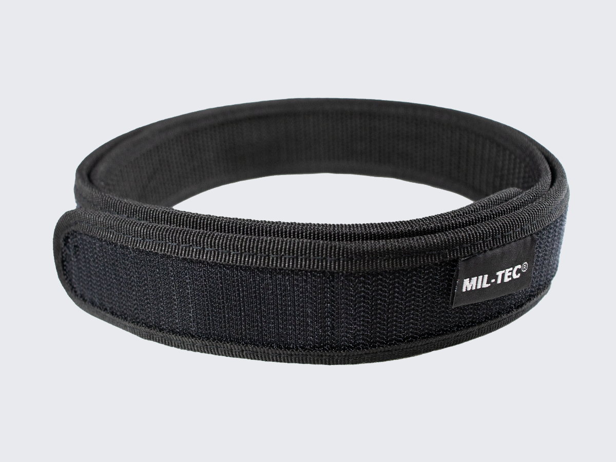 Ammattikäyttöön suunniteltu musta alusvyö varustevyölle Hook & Loop kiinnityksellä. A black underbelt for equipment belt designed for professional use with Hook & Loop attachment.